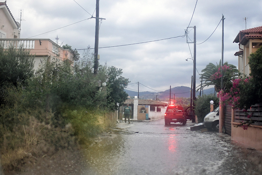 Δεκάδες κλήσεις για πλημμύρες και απεγκλωβισμούς δέχθηκε η Πυροσβεστική λόγω της κακοκαιρίας