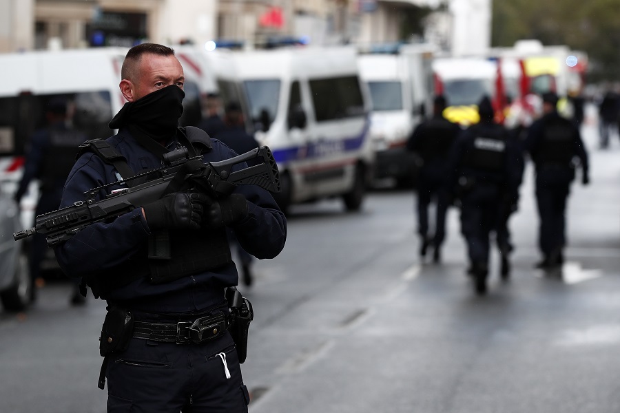 Αστυνομικός στις Κάννες τραυματίστηκε σε επίθεση με μαχαίρι – Χαρακτηρίζεται «τρομοκρατική» ενέργεια