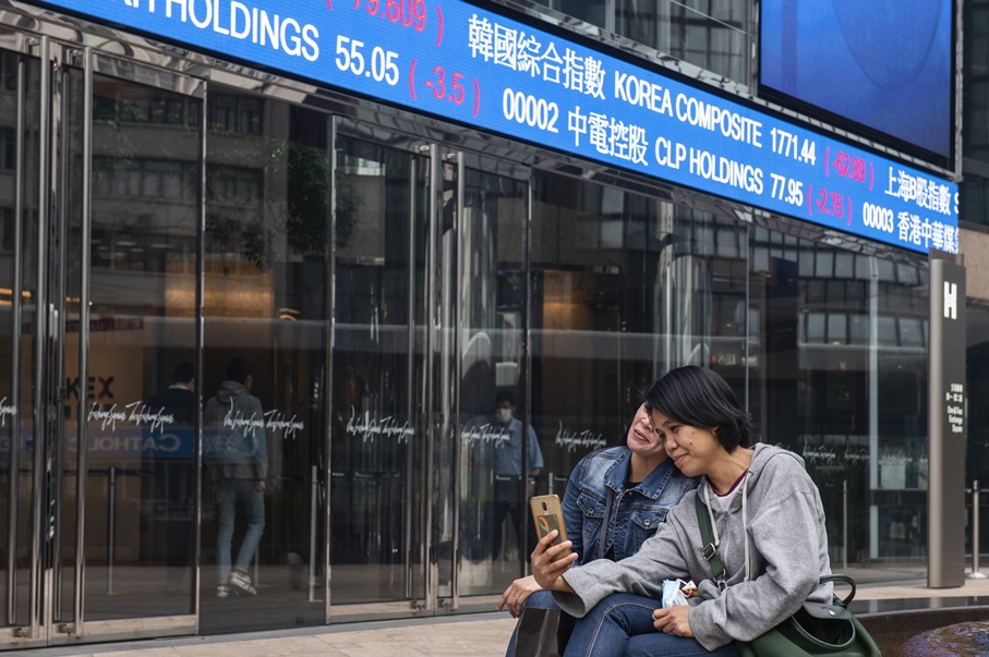 Οι κινεζικές εταιρείες παρακάμπτουν τη Wall Street και κυριαρχούν στο Χονγκ Κονγκ
