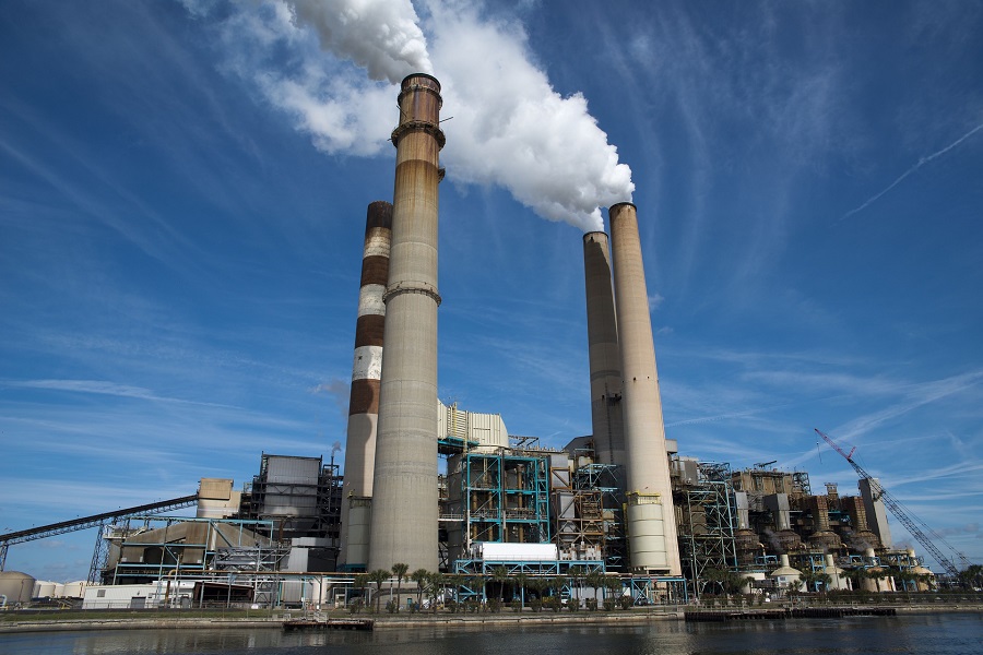 Ο Διεθνής Οργανισμός Ενέργειας προβλέπει κορύφωση των εκπομπών CO2 το 2025