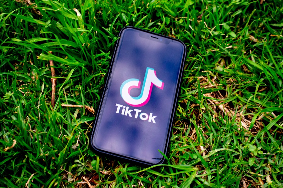 Υπό διωγμόν το TikTok στην ΕΕ – Τι φοβίζει την Κομισιόν