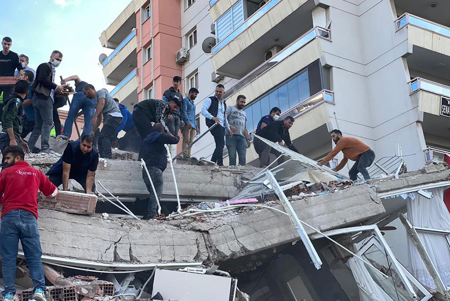 Ισχυροί μετασεισμοί μετά τα 6,7 Ρίχτερ στη Σάμο – Τεράστιες καταστροφές στη Σμύρνη