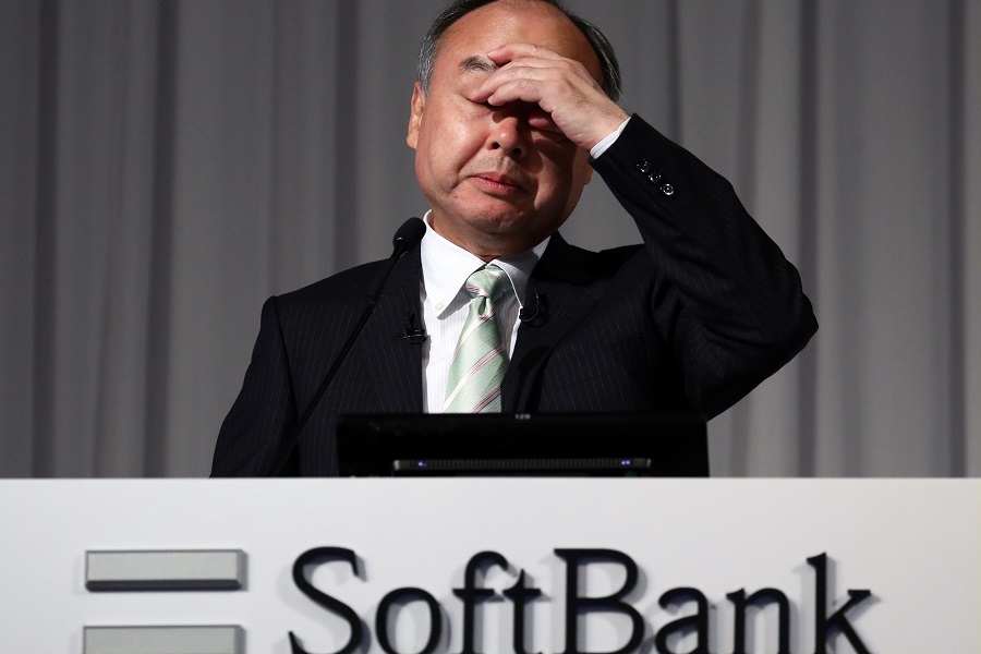 «Είμαι πολύ ντροπιασμένος και μετανιωμένος»: Ο CEO της SoftBank σχεδιάζει εκτεταμένες περικοπές κόστους