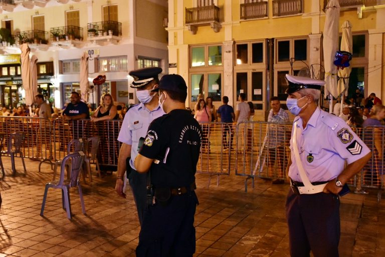 35 «λουκέτα» και 22 συλλήψεις την περίοδο 30 Δεκεμβρίου -1 Ιανουαρίου για παραβάσεις των μέτρων κατά του κορωνοϊού