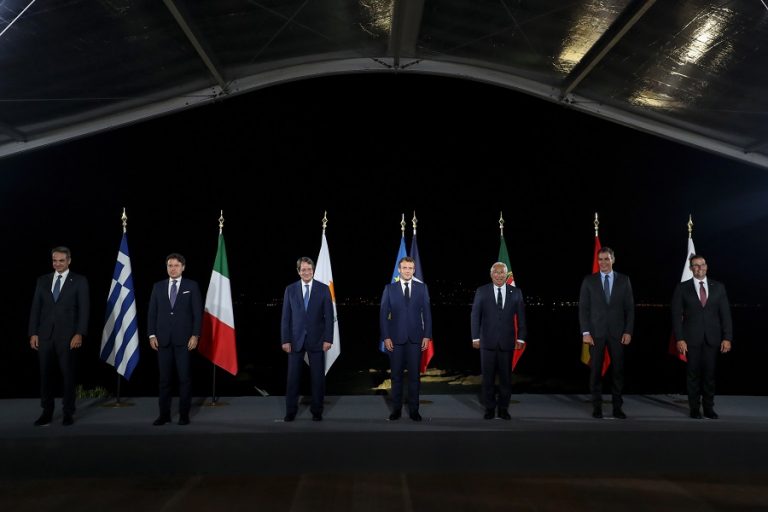 Politico: «Η Ελλάδα της καρδιάς μας» είναι στην ιδανικότερη θέση για να κατατροπώσει τον COVID-19