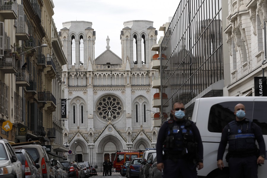 Η γαλλική κυβέρνηση θα εξετάσει lockdown τριών εβδομάδων στο Παρίσι