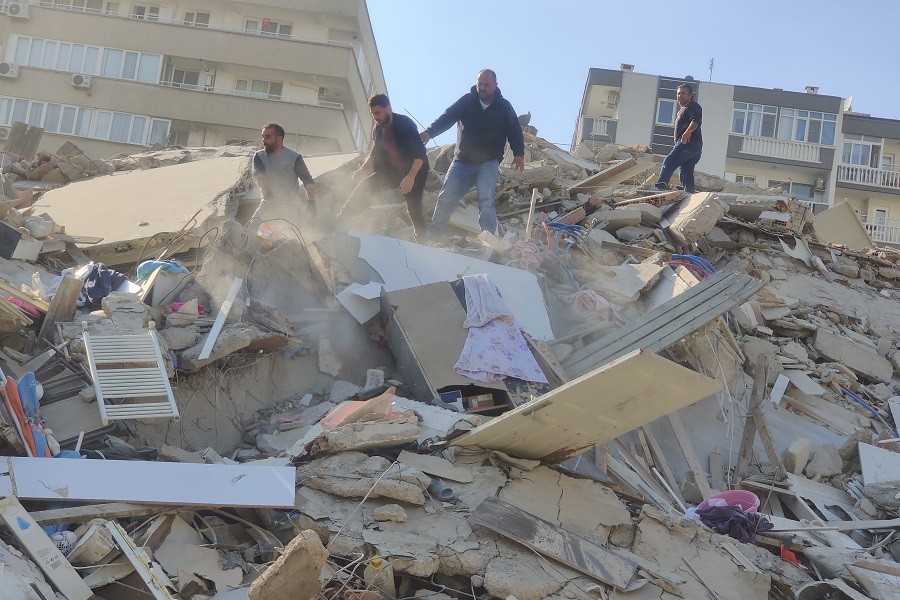 Το μήνυμα Ερντογάν μετά τον σεισμό- Μεγάλες καταστροφές στη Σμύρνη (Βίντεο)