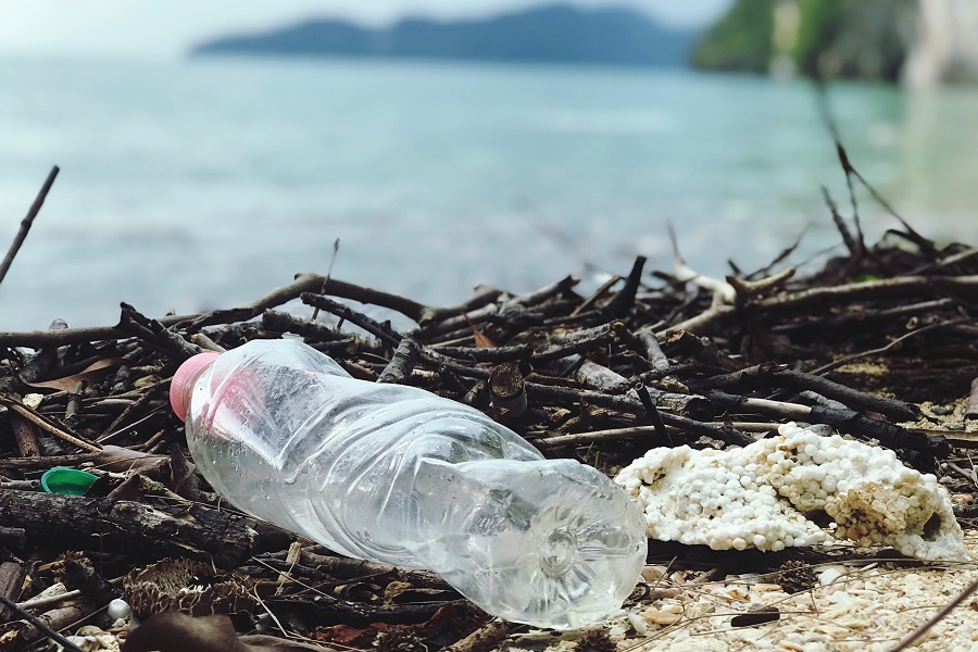 Κάθε χρόνο 230.000 τόνοι πλαστικών καταλήγουν στη Μεσόγειο- Οι χώρες διαρροής