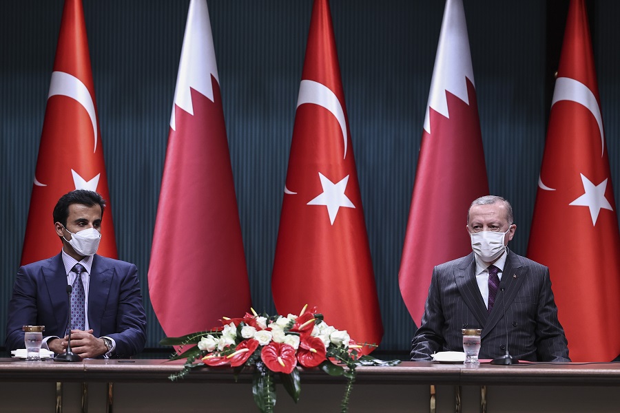 Πώς το Κατάρ προσπαθεί να «σώσει» την οικονομία της Τουρκίας