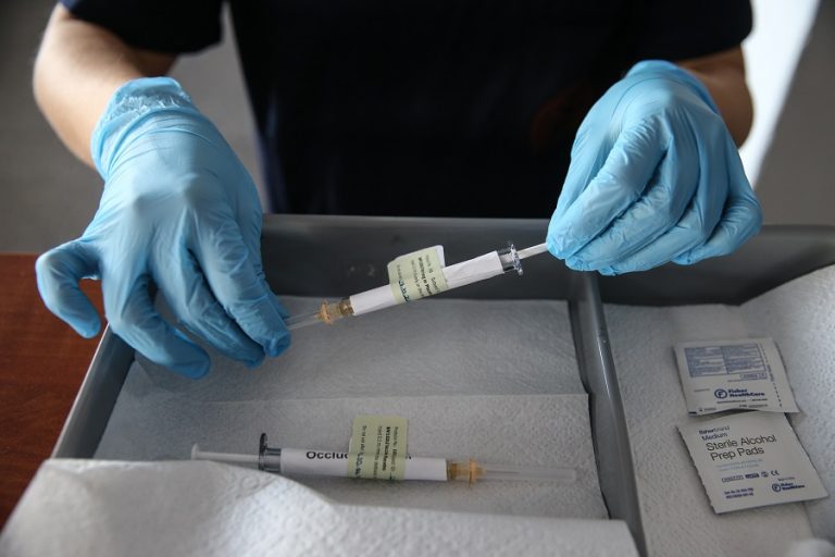 Τι λέει η BioNTech για την τιμή του νέου εμβολίου