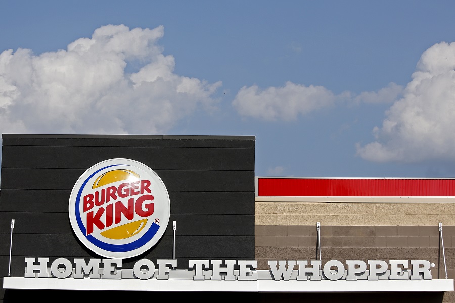 Γιατί τα Burger King σάς στέλνουν να παραγγείλετε από τα McDonald’s;