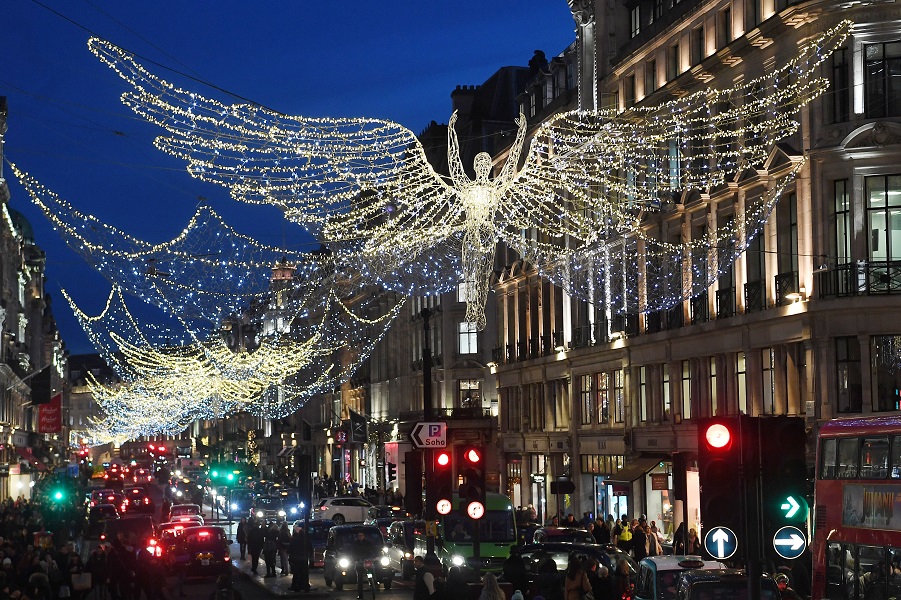 Οι Βρετανοί θα “κόψουν” τα χριστουγεννιάτικα ψώνια για να πάνε στο σούπερ μάρκετ