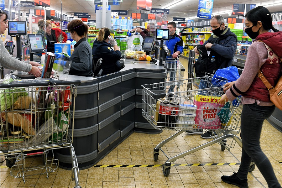 «Φτωχός» ο εορταστικός τζίρος- Στα supermarket ο «μποναμάς»