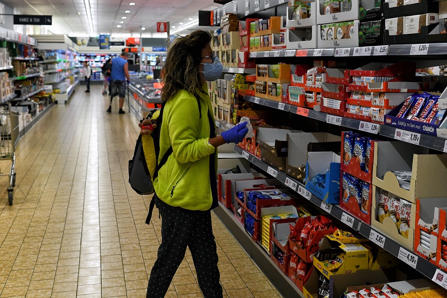 Έρευνα: Έξι στους δέκα καταναλωτές έχουν κόψει βασικά είδη διατροφής