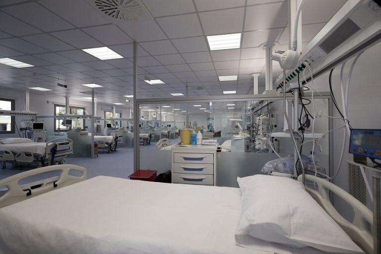 Έρευνα: Η μετάλλαξη Δέλτα διπλασιάζει τον κίνδυνο νοσηλείας για τους μη εμβολιασμένους
