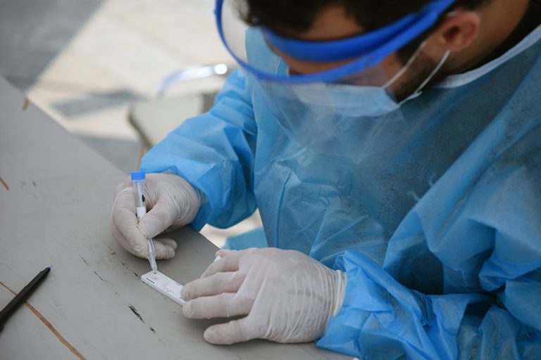 Καμπανάκι συναγερμού στον Βόλο από τα Rapid Tests κορωνοϊού