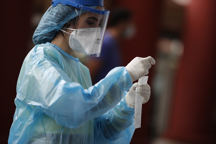 Στα 599 τα νέα κρούσματα του ιού στη χώρα – 328 οι διασωληνωμένοι