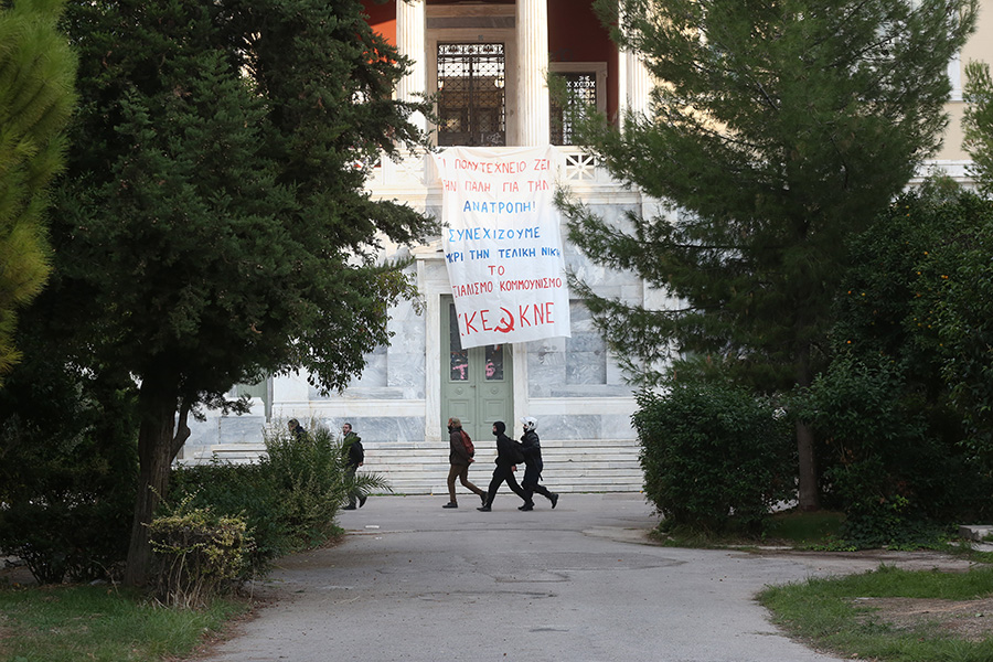 Αστυνομική επιχείρηση στο Πολυτεχνείο και την Πολυτεχνειούπολη με δεκάδες προσαγωγές