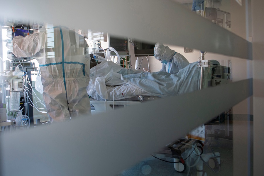 Kορωνοϊός: Συνεχίζεται η σαρωτική πορεία της πανδημίας με 6.150 νέα κρούσματα, 49 θανάτους και 431 διασωληνωμένους