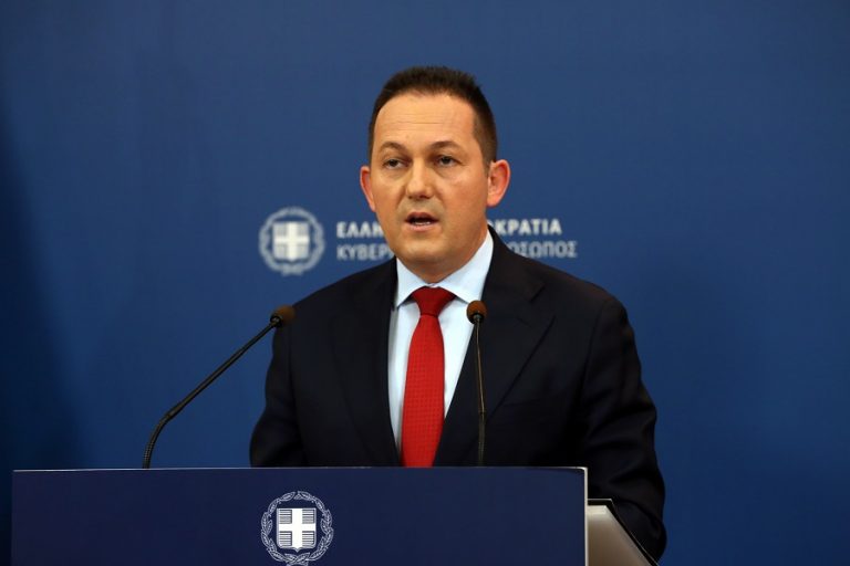 Πέτσας: Ρεβεγιόν πριν τις 10 το βράδυ