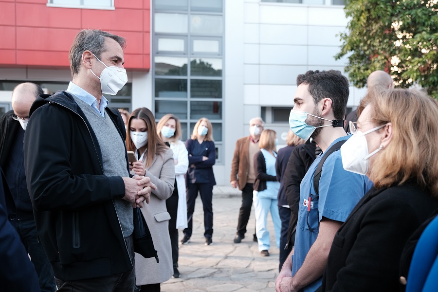 Κυρ. Μητσοτάκης από Θεσσαλονίκη: Το ΕΣΥ πιέζεται, αλλά θα αντέξει. Το εμβόλιο είναι απαραίτητο