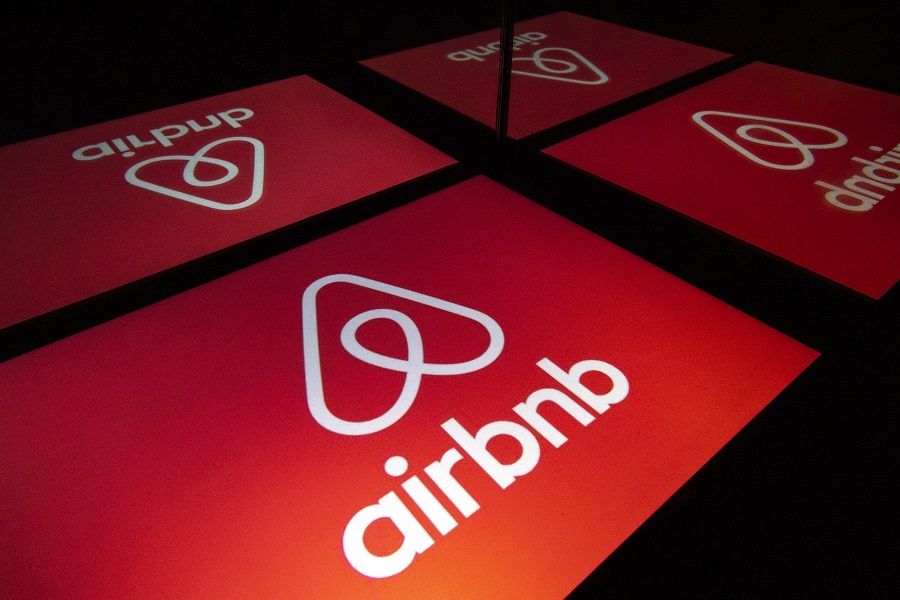 Η Airbnb αναστέλλει τις δραστηριότητές της σε Ρωσία και Λευκορωσία