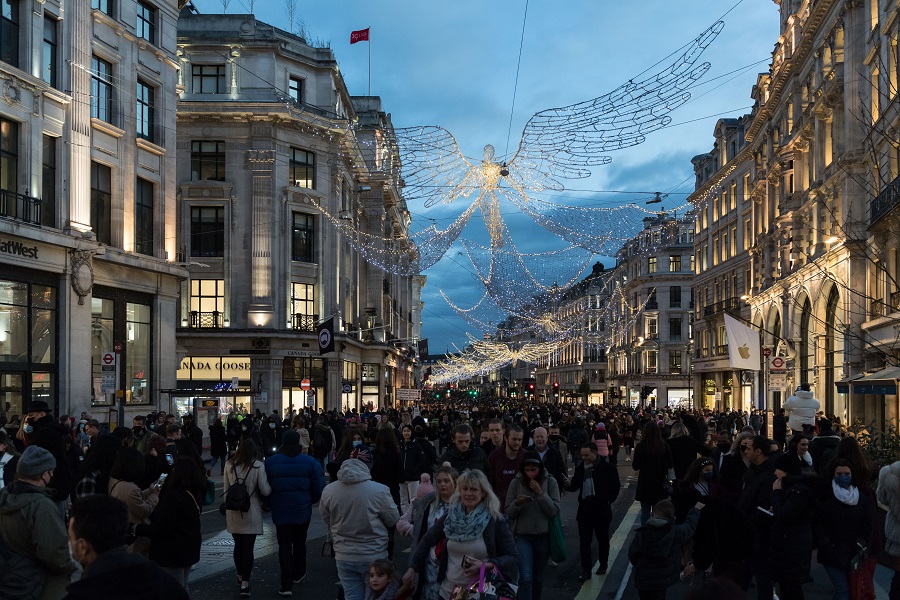 Βρετανία: Αγώνας δρόμου για να σωθούν τα Χριστούγεννα