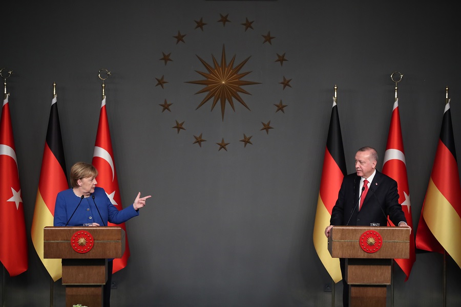 Νέα συμφωνία για μεταναστευτικό θέλει ο Ερντογάν- Βλέπει «παράθυρο» επικοινωνίας με ΕΕ