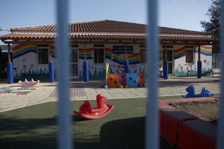 ΣτΕ: Νόμιμη η διαγραφή μαθητών από παιδικούς σταθμούς-νηπιαγωγεία, αν οι γονείς αρνούνται εμβολιασμό