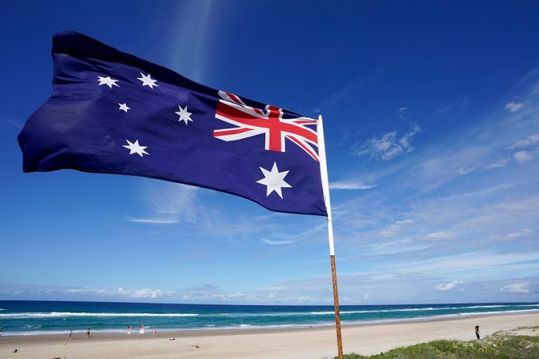 Η Αυστραλία απαγορεύει τις εξαγωγές αλουμίνας και βωξίτη προς τη Ρωσία
