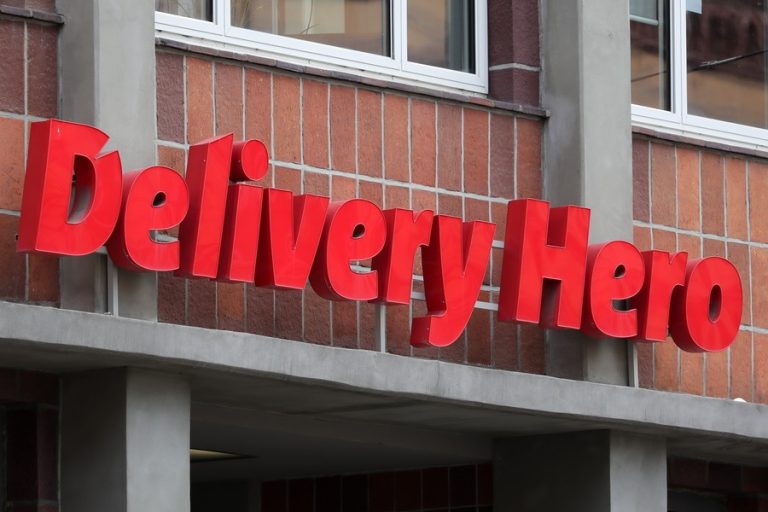 Delivery Hero: H στρατηγική πίσω από το κυοφορούμενο deal με τον Όμιλο Μούχαλη και το μεγάλο πλεονέκτημα στο quick commerce