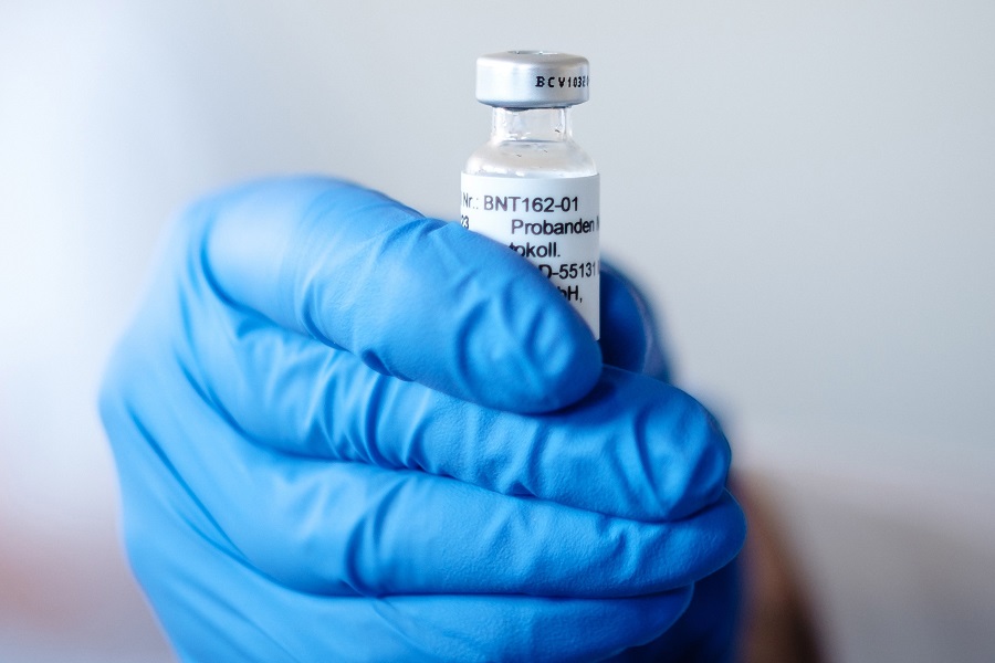 H EE δείχνει έτοιμη να ανάψει το «πράσινο φως» στο εμβόλιο των Pfizer και Biontech