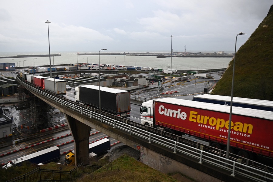 Συμφωνία Βρετανίας- Γαλλίας για να ξαναρχίσει η κίνηση φορτηγών