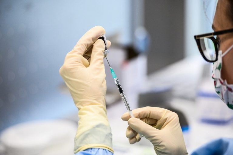 Προσωρινή αναστολή του εμβολίου της AstraZeneca στην Ολλανδία- Ακυρώνονται 43.000 εμβολιασμοί