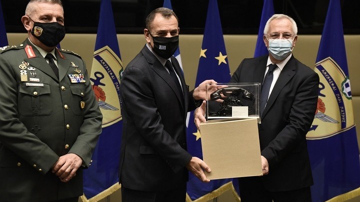 Δωρεά 500.000 ευρώ της COSMOTE για τις ανάγκες των Ενόπλων Δυνάμεων παρέλαβε ο Ν. Παναγιωτόπουλος