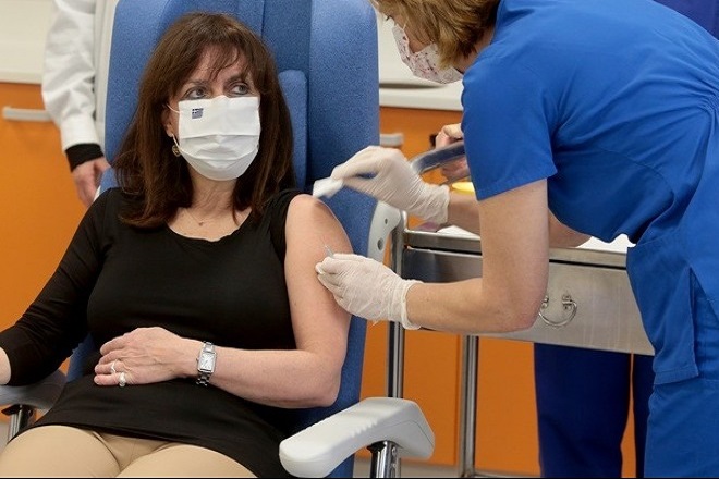 Εμβολιάστηκε η Πρόεδρος της Δημοκρατίας, Κατερίνα Σακελλαροπούλου