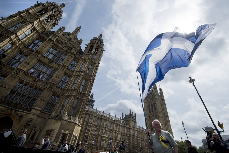 Σε νέο lockdown ως την άνοιξη οδεύει η Σκοτία- Σύγκληση του κοινοβουλίου ζήτησε η Στέρτζον