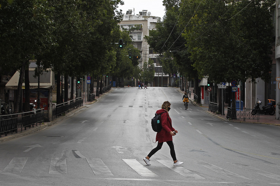 Μερικό άνοιγμα της αγοράς προτείνουν οι λοιμωξιολόγοι – Τι γίνεται με το ωράριο τα ΣΚ