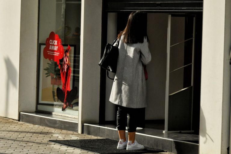 Αλλαγή ταχύτητας στην αγορά με ανοιχτά Zara και Jumbo στις «κόκκινες περιοχές»