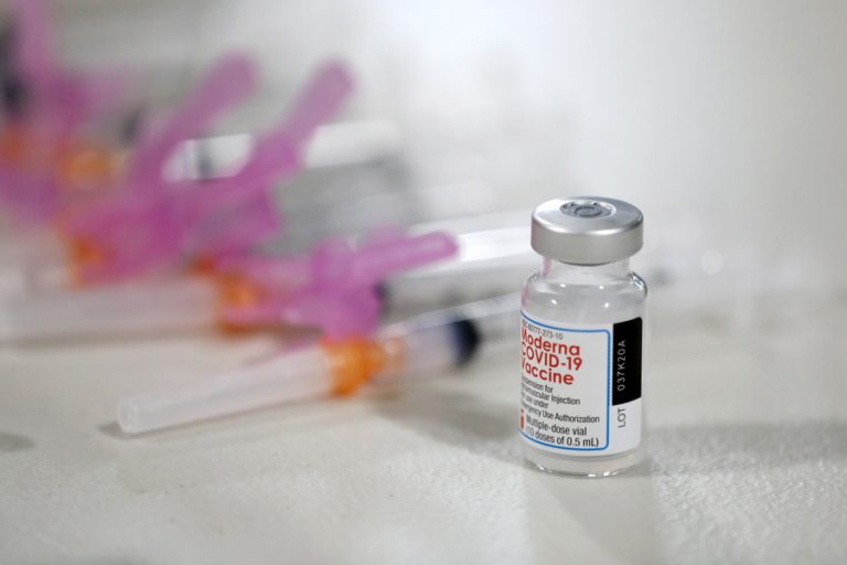 Δημοσκόπηση: Αυξάνεται συνεχώς η εμπιστοσύνη των πολιτών στα εμβόλια