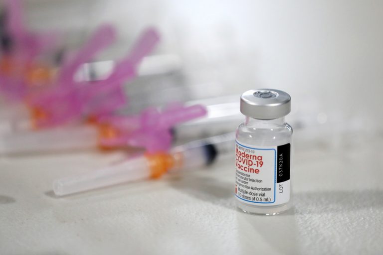 Προβάδισμα αποτελεσματικότητας στο Moderna δίνει το CDC