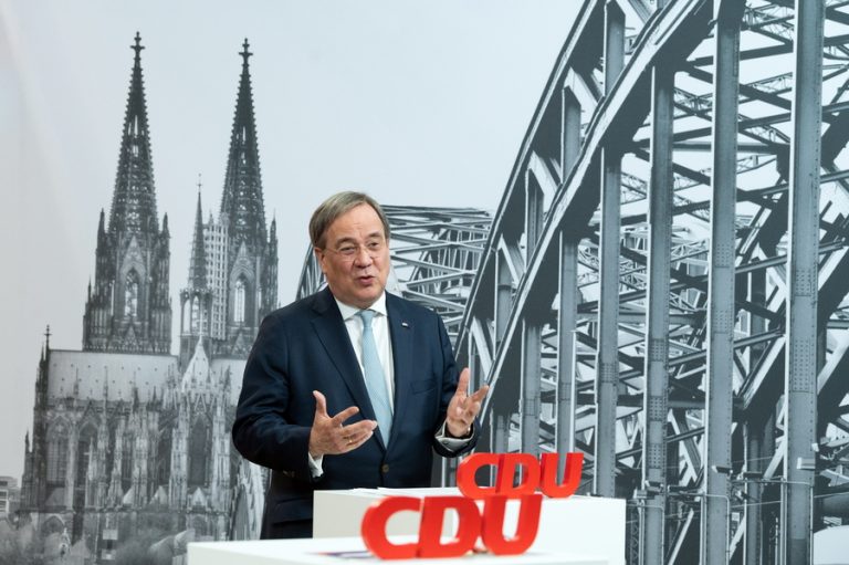 Ο Άρμιν Λάσετ παραιτήθηκε από την προεδρία του CDU