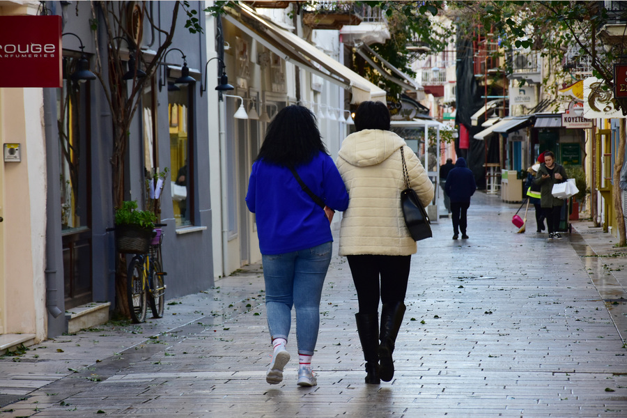 Στο «κόκκινο» από σήμερα Αργολίδα και Ευρυτανία – Παρατείνονται τα μέτρα σε Αχαΐα, Ηλεία, Μεσσηνία, Ηράκλειο, Ικαρία