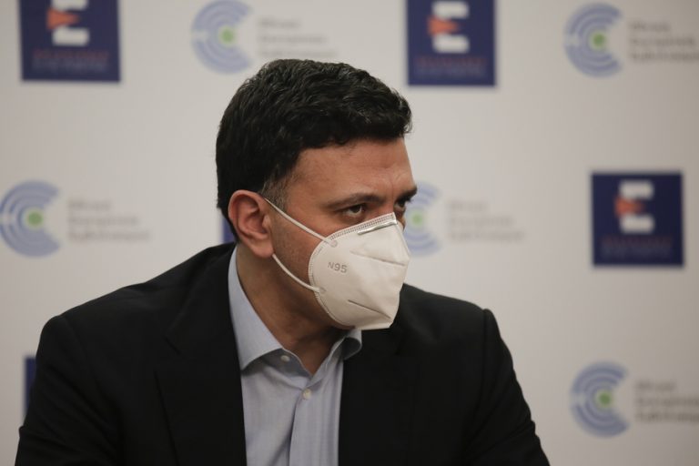Κικίλιας: Υποχρεωτικά τα rapid test στους ανεμβολίαστους υγειονομικούς