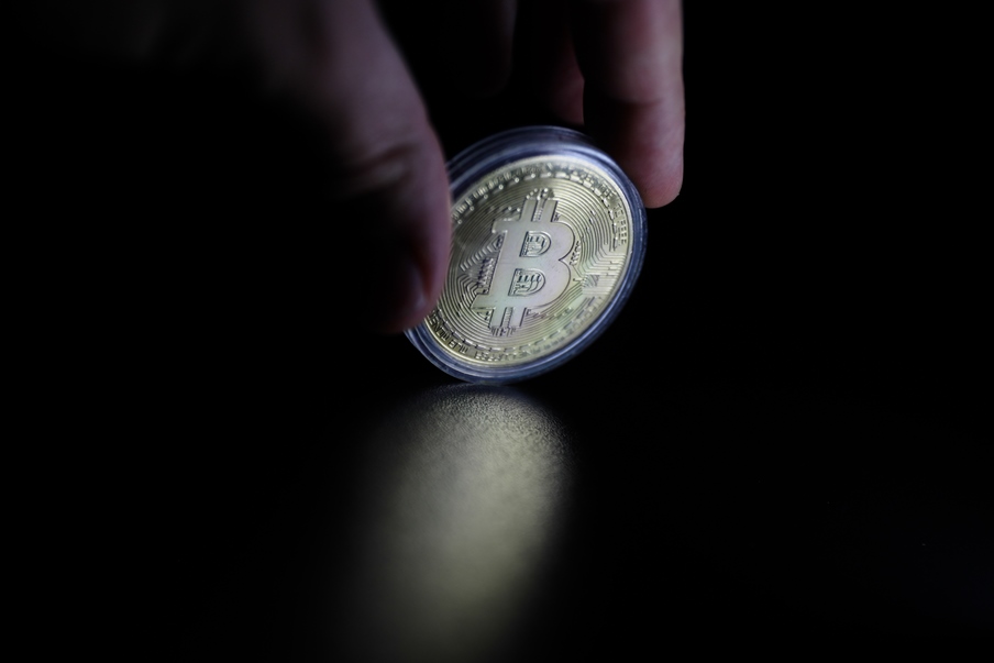 Το Bitcoin φαίνεται πως αντέχει ακόμα στην «καταιγίδα» της πτώσης νομισμάτων