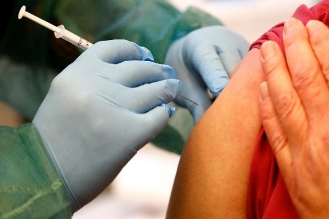 «Ζωτικής» και «επείγουσας σημασίας» οι εμβολιασμοί και η χορήγηση ενισχυτικών δόσεων λόγω της Όμικρον, επισημαίνει το Ευρωπαϊκό Συμβούλιο