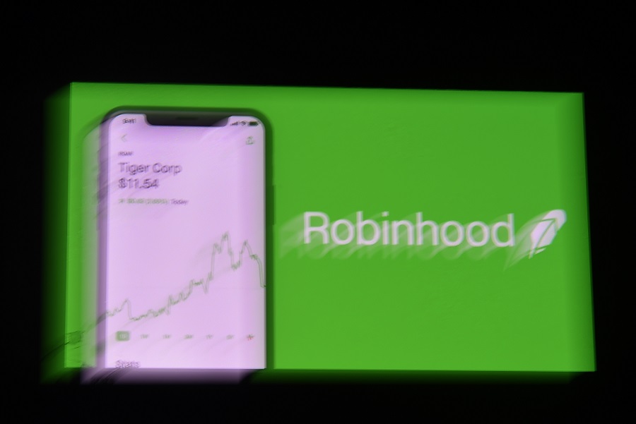 Οι ηγέτες της Robinhood μείωσαν κατά 90% τους μισθούς τους και έγιναν δισεκατομμυριούχοι