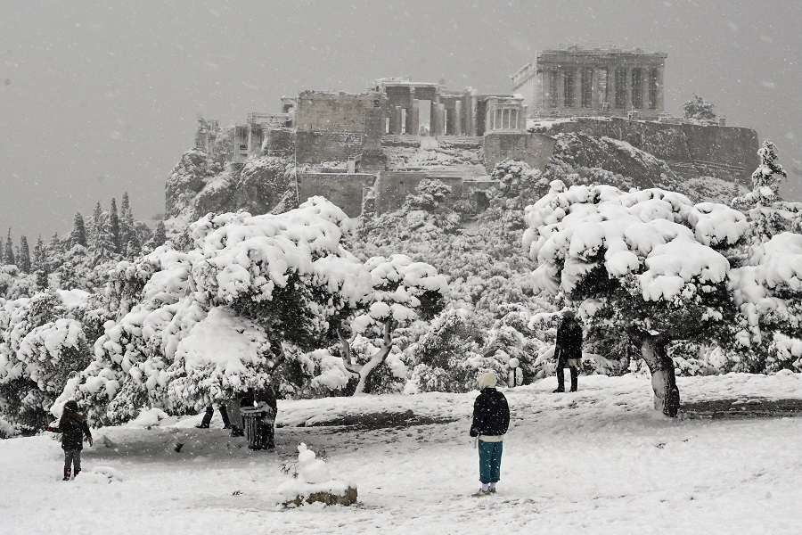 «Μήδεια»: Πρωτόγνωρες εικόνες στην Αττική – Δείτε τα βίντεο