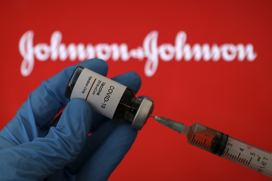 H Johnson & Johnson δηλώνει αβέβαιη εάν θα παραδώσει όσες δόσεις εμβολίων συμφώνησε με την ΕΕ