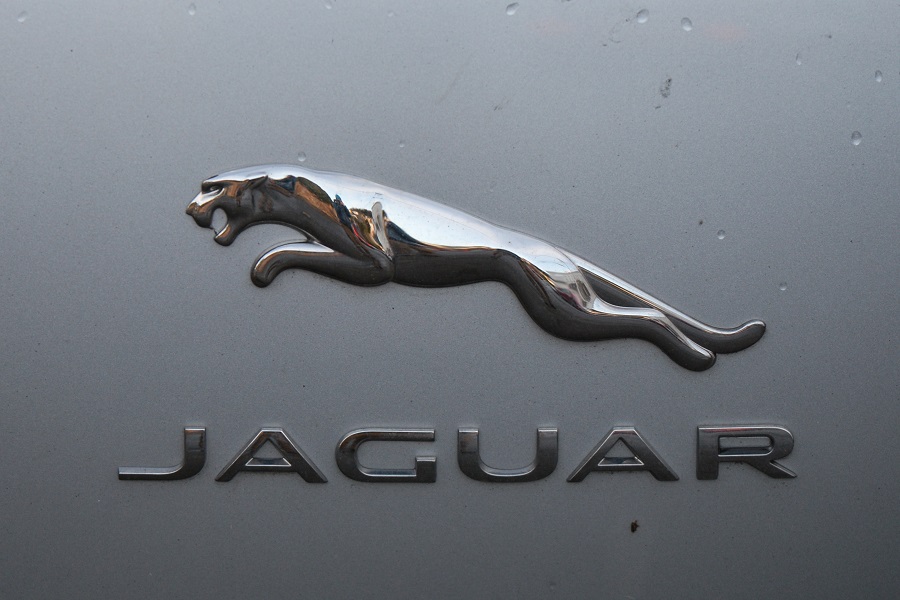 Jaguar Land Rover: «Τσεκούρι» σε 2.000 θέσεις εργασίας- Στροφή στο ηλεκτρικό αυτοκίνητο